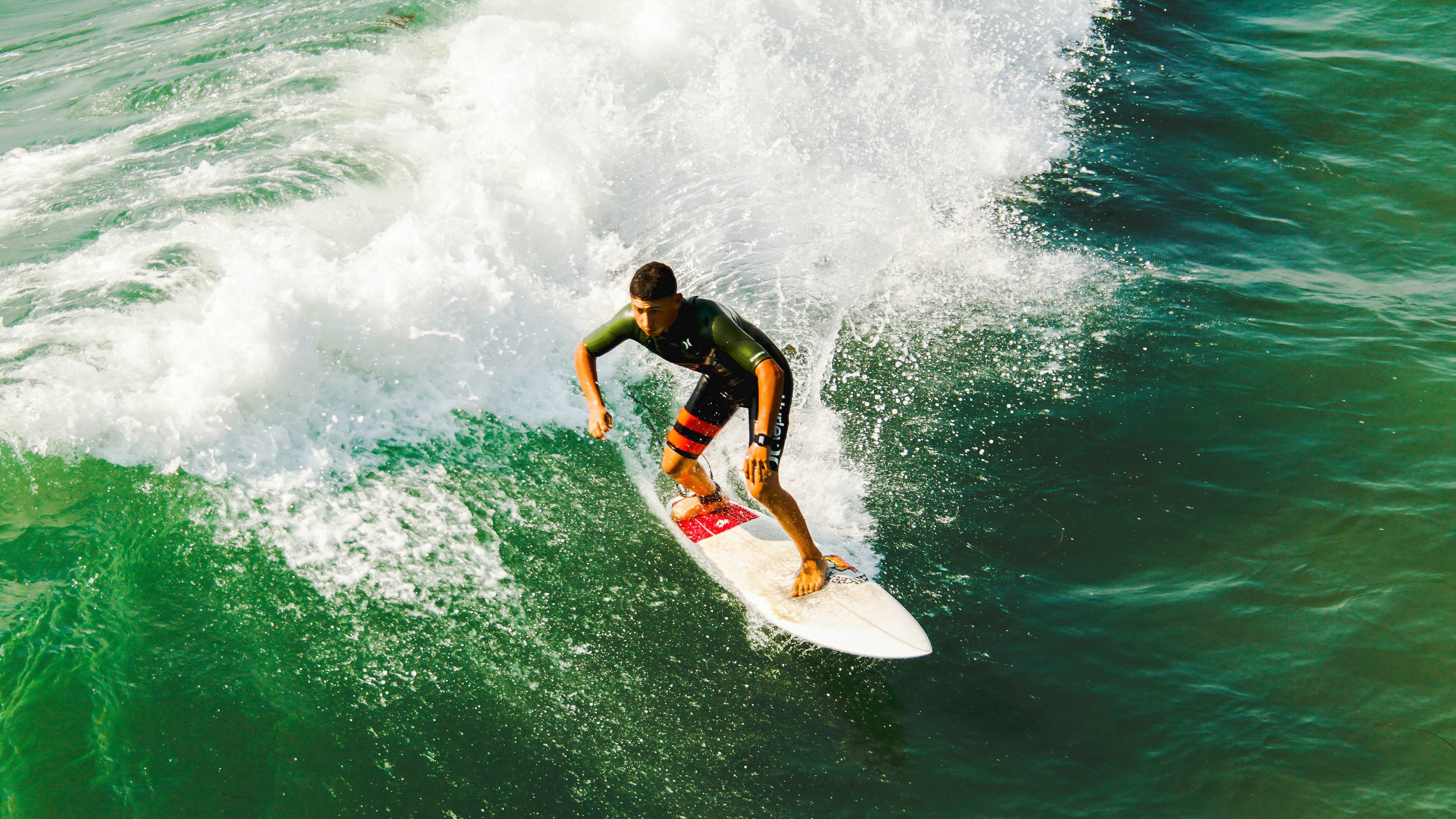 开云app下载-绿茵场上最动人的一幕，当敌意化作祈祷，足球超越了胜负，当敌意化作祈祷，足球超越胜负